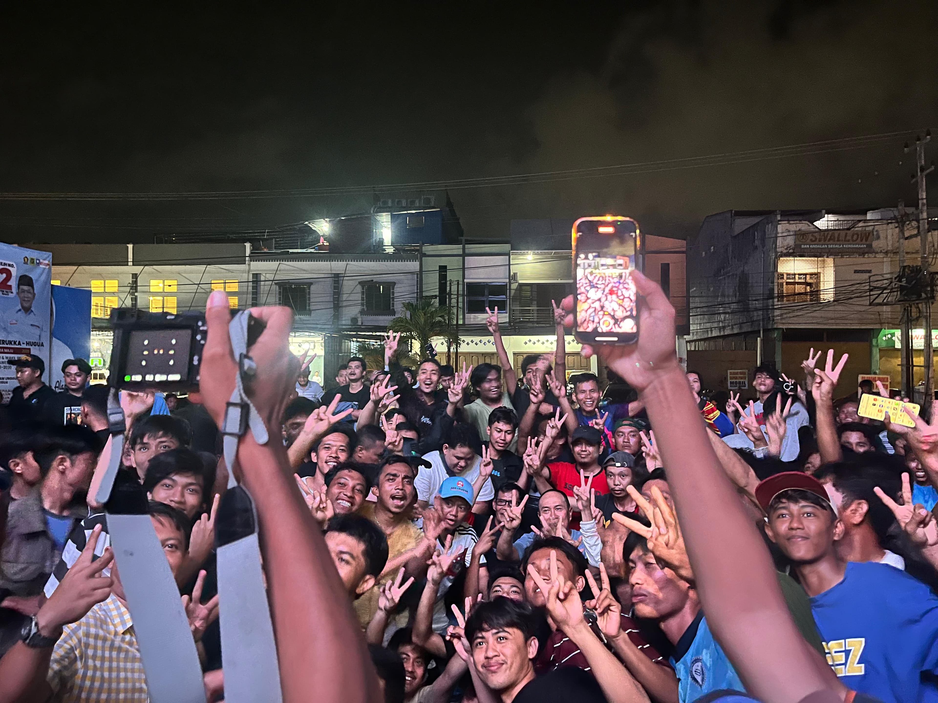 Dukung Timnas Indonesia, Paslon Calon Gubernur SUltra, ASR-Hugua Gelar Nobar Meriah di Jalan Malik Raya