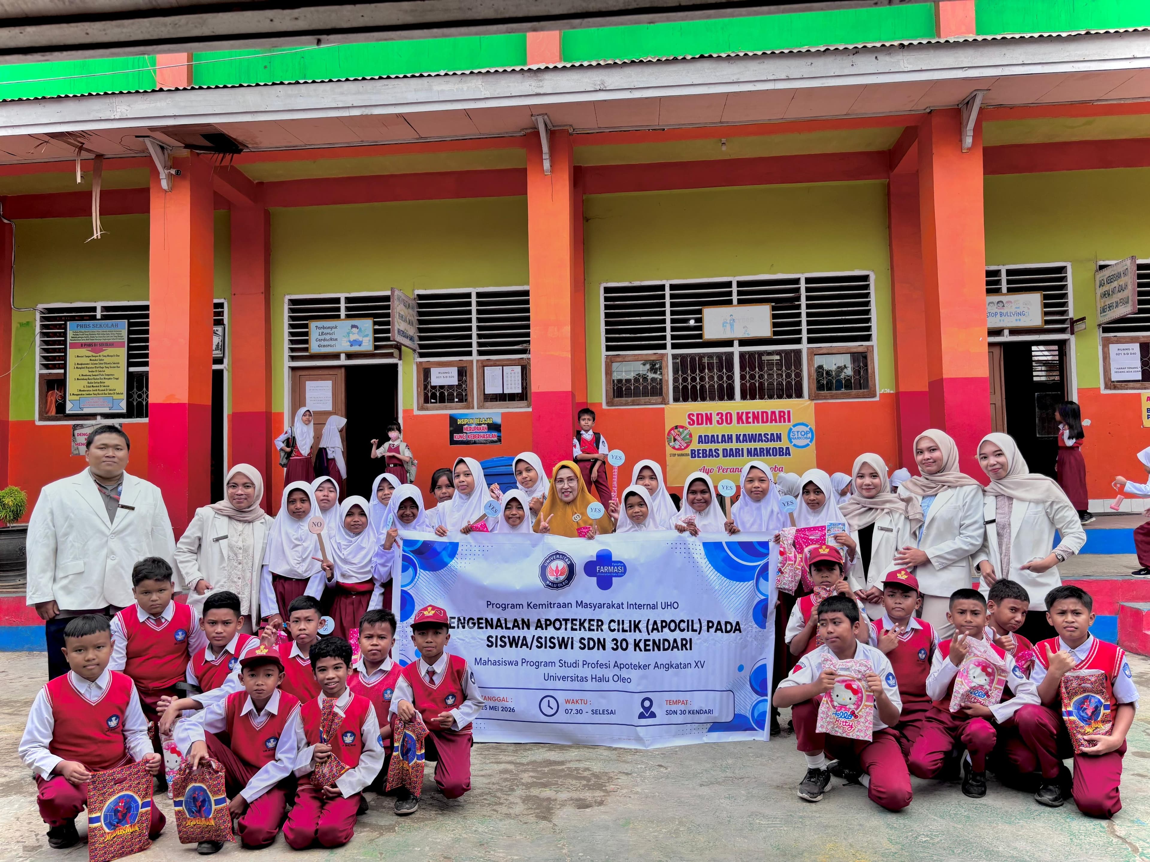Mahasiswa Profesi Apoteker UHO Edukasi Siswa SDN 30 Kendari tentang Obat dan Profesi Apoteker